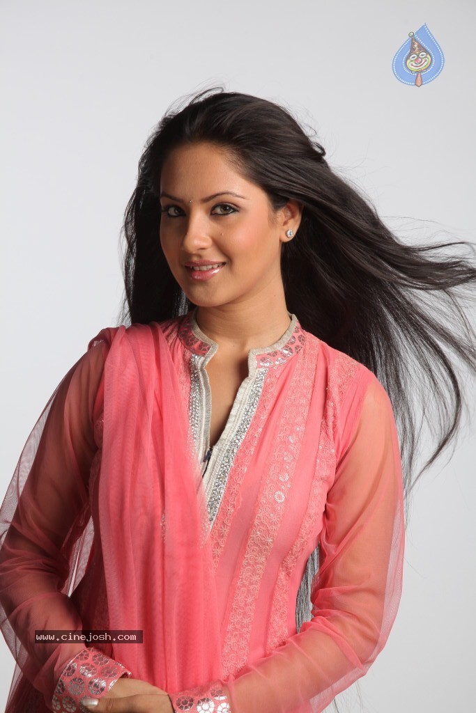 Pooja Bose Latest Stills - 41 / 56 photos