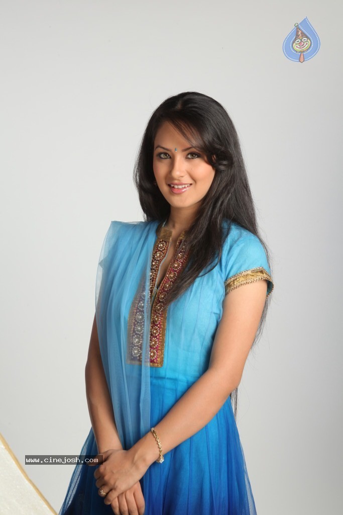 Pooja Bose Latest Stills - 50 / 56 photos