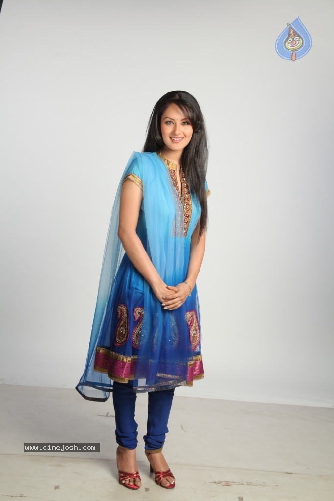 Pooja Bose Latest Stills - 52 / 56 photos