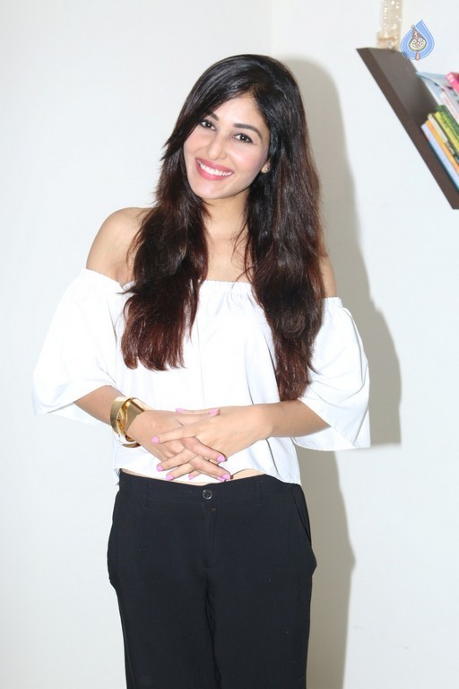 Pooja Chopra Latest Photos - 15 / 16 photos