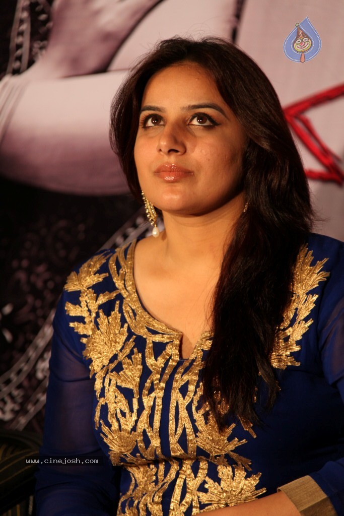 Pooja Gandhi New Stills - 34 / 104 photos