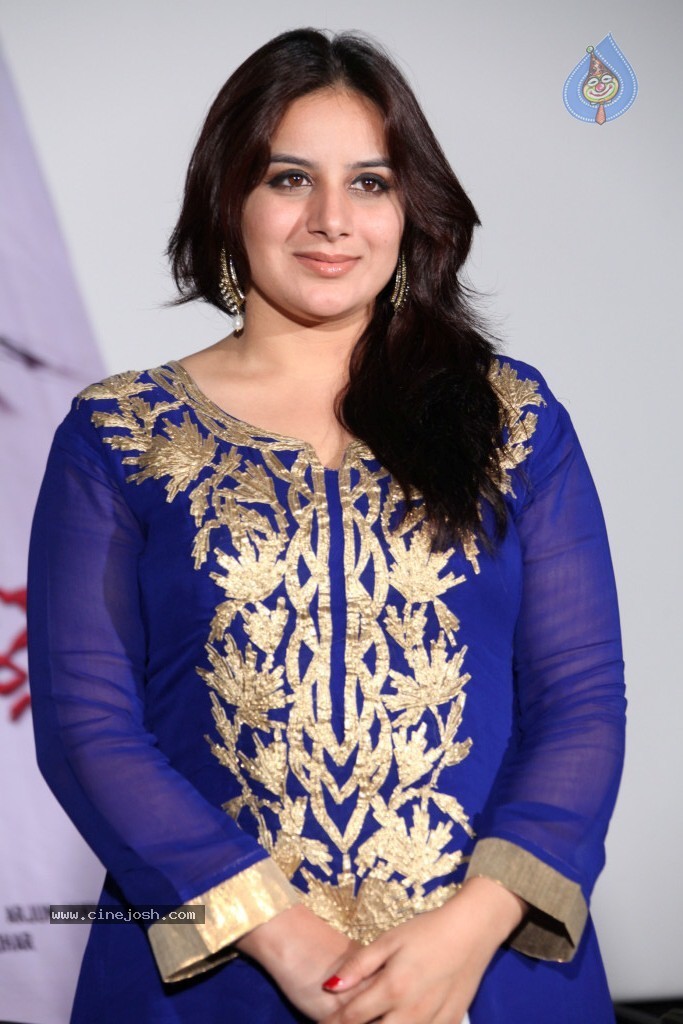 Pooja Gandhi New Stills - 45 / 104 photos