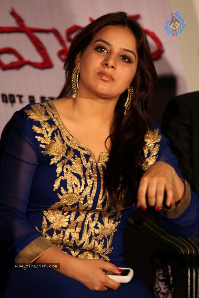 Pooja Gandhi New Stills - 63 / 104 photos