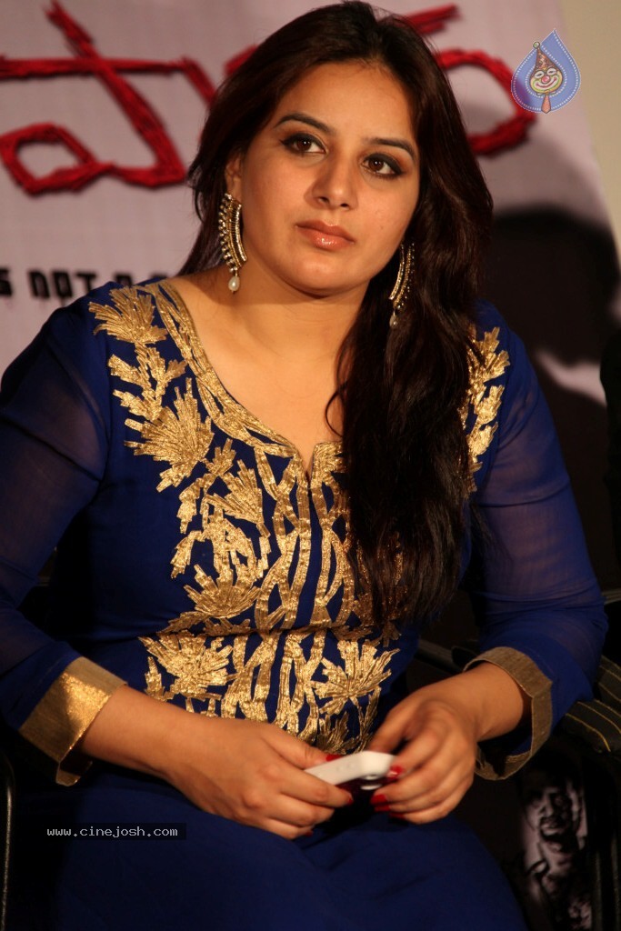 Pooja Gandhi New Stills - 81 / 104 photos