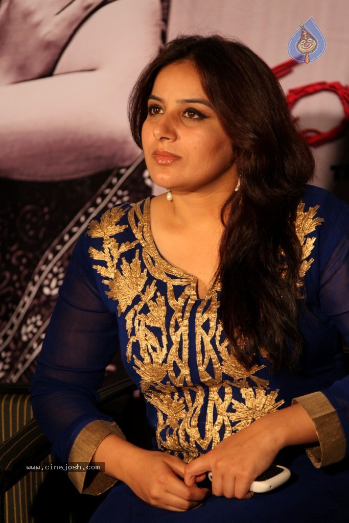 Pooja Gandhi New Stills - 90 / 104 photos
