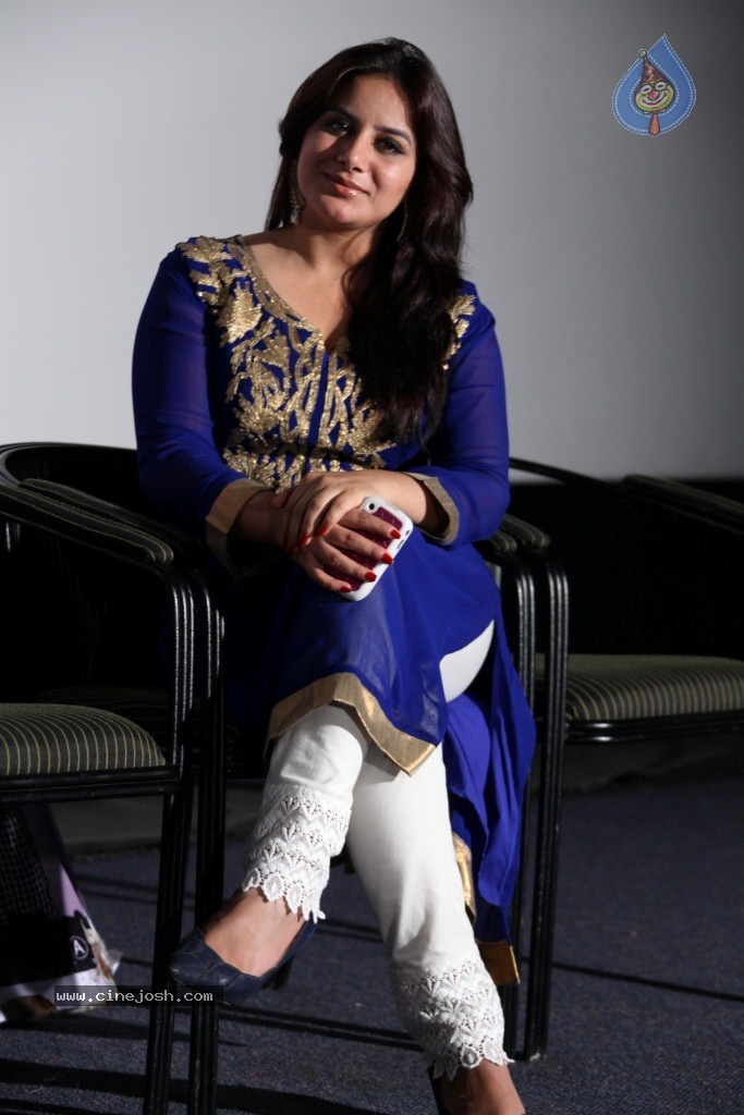 Pooja Gandhi New Stills - 97 / 104 photos