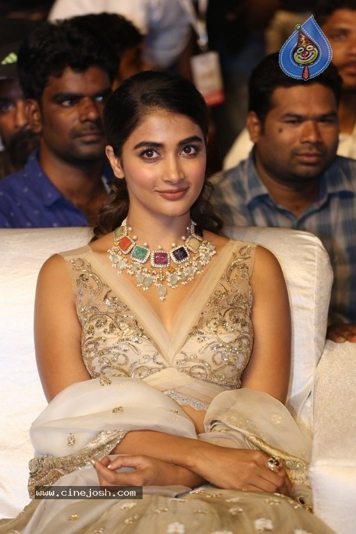 Pooja Hegde at Maharshi Pre Release Event  - 6 / 26 photos