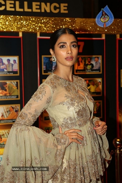 Pooja Hegde Gallery - 13 / 21 photos