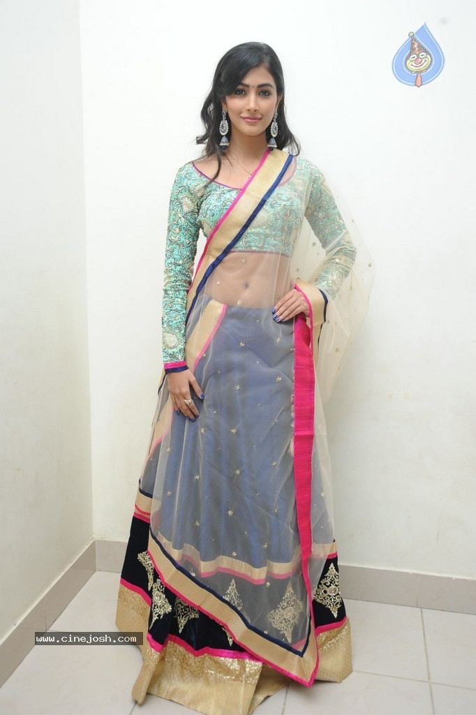 Pooja Hegde Latest Photos - 33 / 110 photos