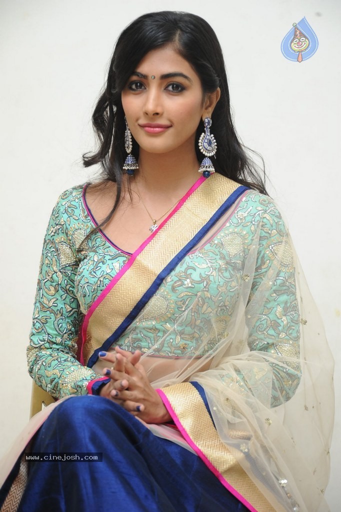 Pooja Hegde Latest Photos - 38 / 110 photos