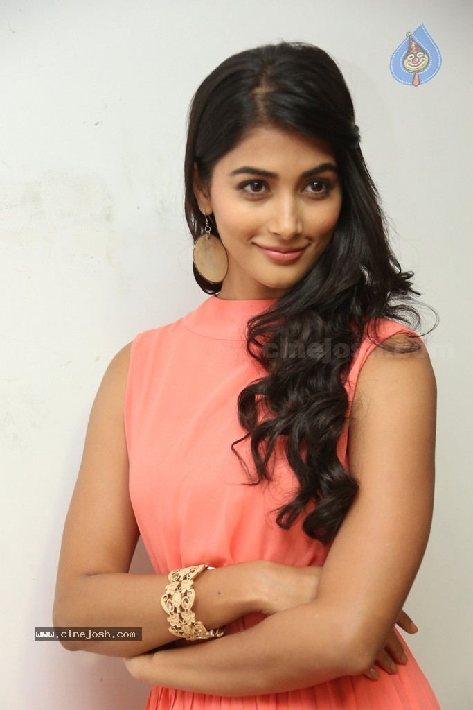 Pooja Hegde Latest Photos - 30 / 80 photos
