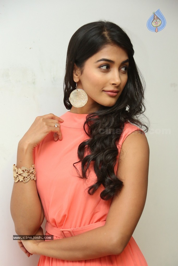 Pooja Hegde Latest Photos - 40 / 80 photos