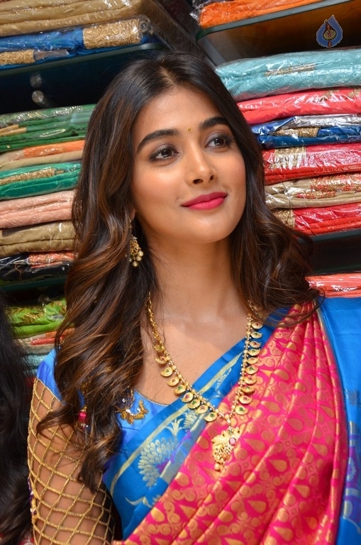 Pooja Hegde New Gallery - 4 / 27 photos