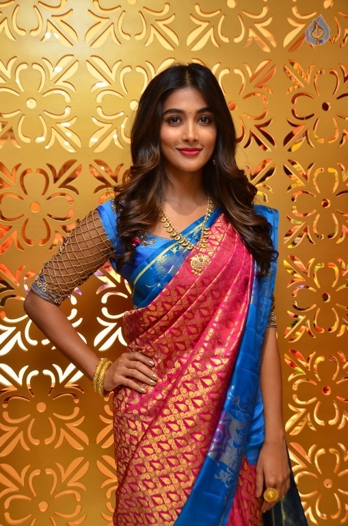 Pooja Hegde New Gallery - 8 / 27 photos