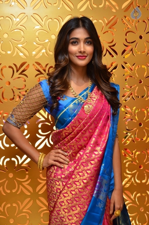 Pooja Hegde New Gallery - 10 / 27 photos
