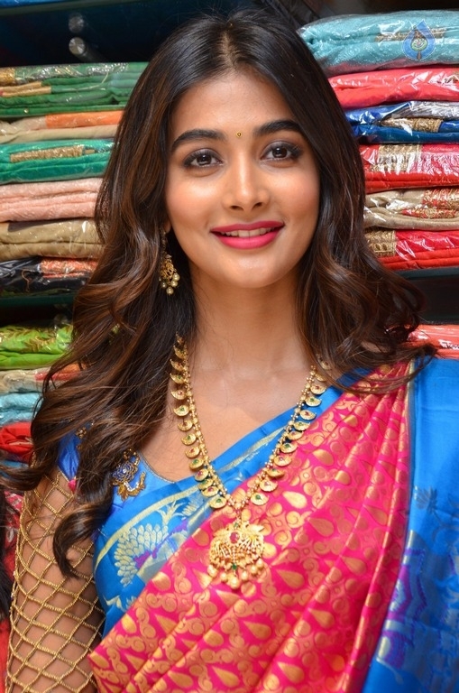 Pooja Hegde New Gallery - 11 / 27 photos
