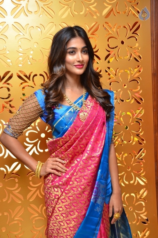 Pooja Hegde New Gallery - 15 / 27 photos