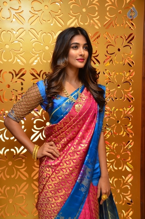 Pooja Hegde New Gallery - 17 / 27 photos