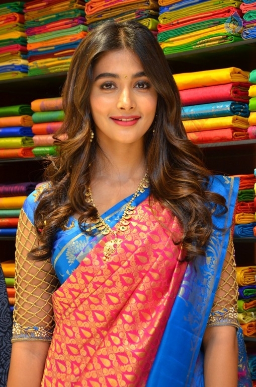 Pooja Hegde New Gallery - 22 / 27 photos