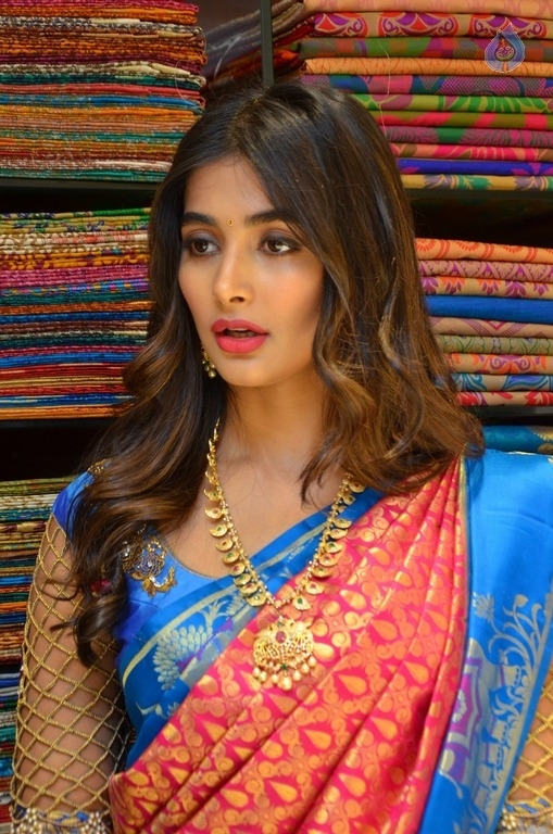 Pooja Hegde New Gallery - 24 / 27 photos