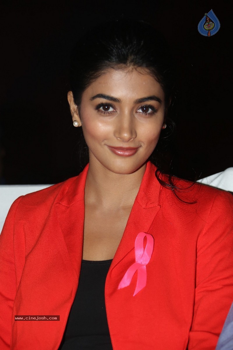 Pooja Hegde New Pics - 28 / 69 photos