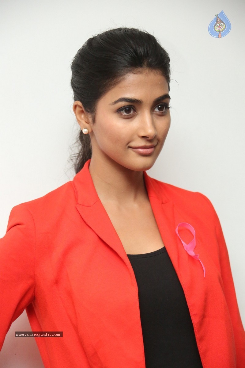 Pooja Hegde New Pics - 31 / 69 photos