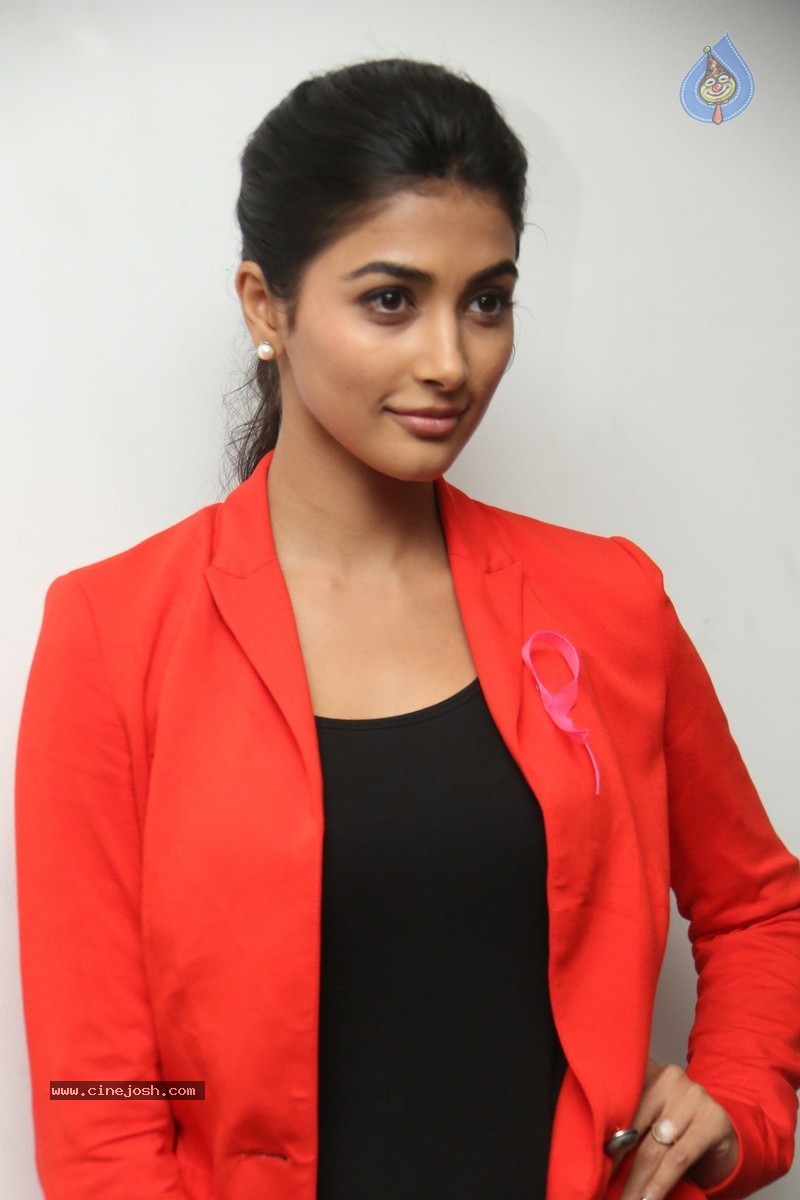 Pooja Hegde New Pics - 32 / 69 photos