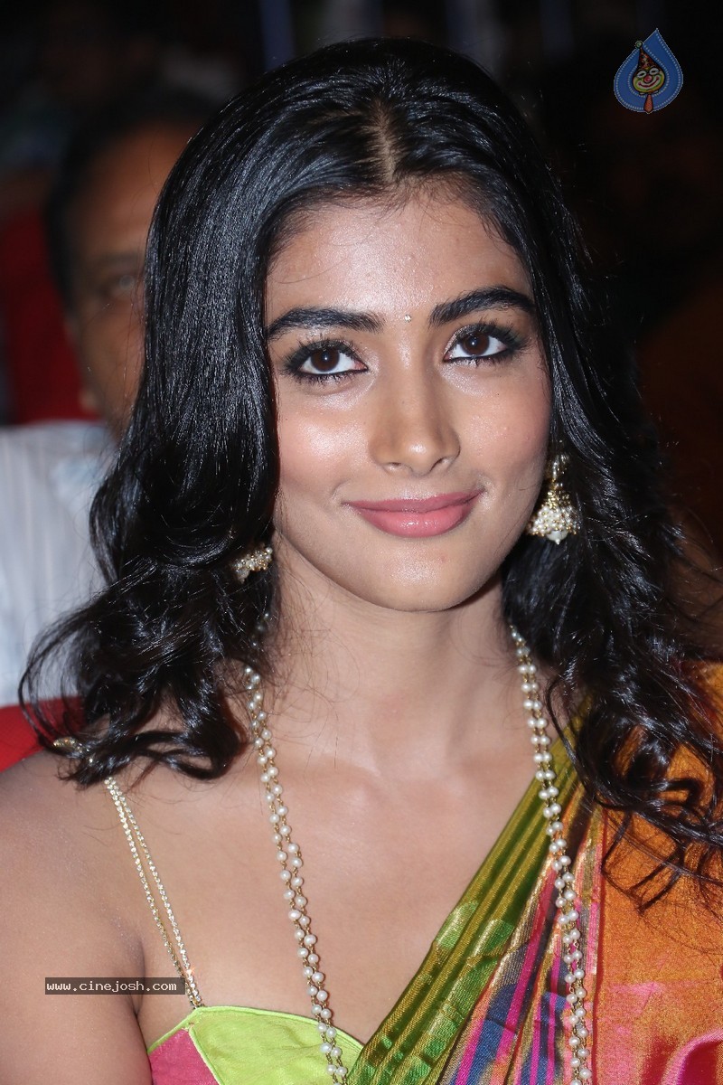 Pooja Hegde New Pics - 7 / 84 photos