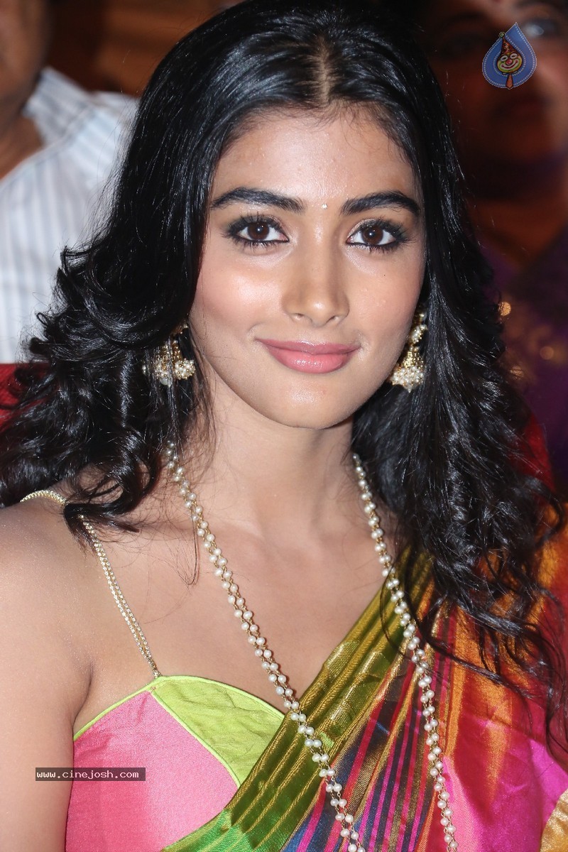 Pooja Hegde New Pics - 13 / 84 photos