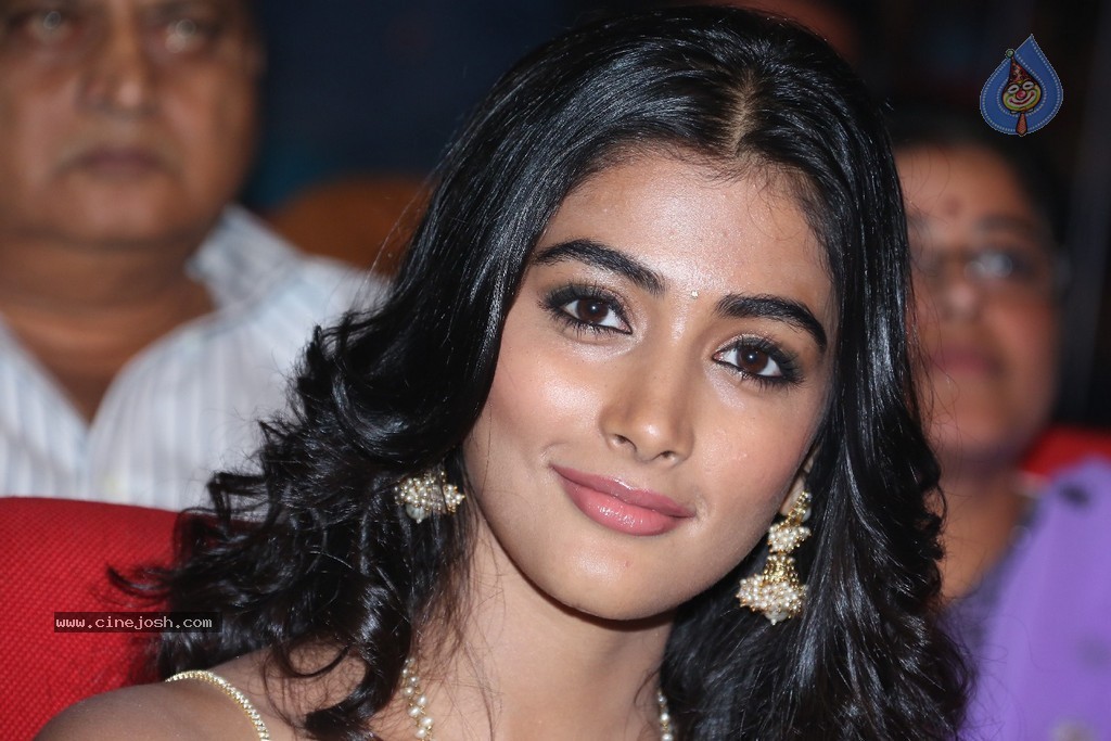 Pooja Hegde New Pics - 20 / 84 photos