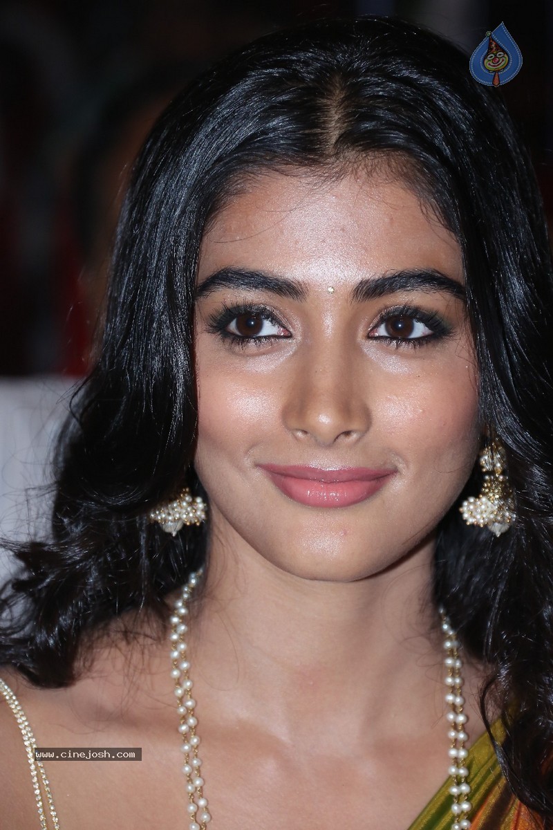 Pooja Hegde New Pics - 36 / 84 photos