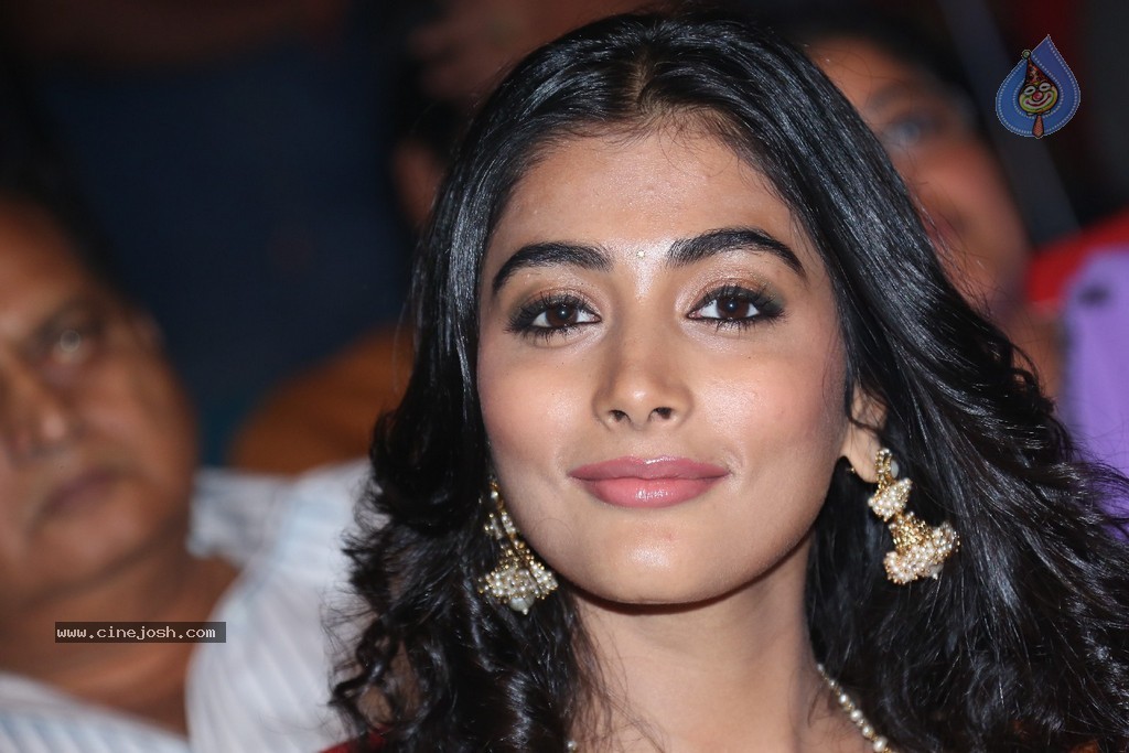 Pooja Hegde New Pics - 39 / 84 photos