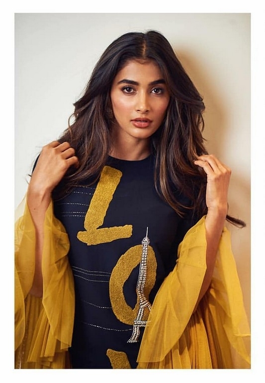 Pooja Hegde Photos - 10 / 12 photos