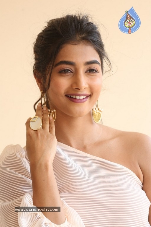 Pooja Hegde Photos - 10 / 32 photos