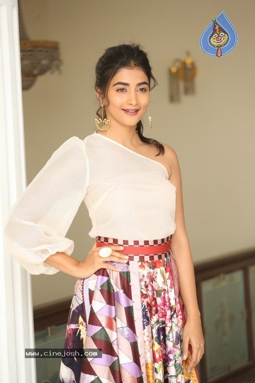 Pooja Hegde Photos - 15 / 32 photos