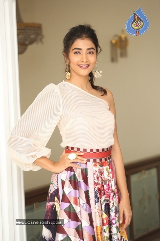 Pooja Hegde Photos - 16 / 32 photos