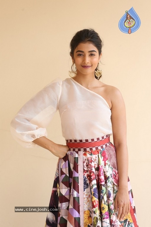 Pooja Hegde Photos - 21 / 32 photos