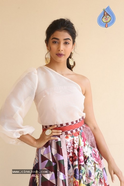 Pooja Hegde Photos - 23 / 32 photos
