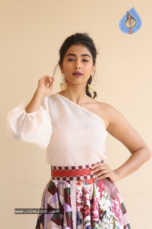 Pooja Hegde Photos - 31 / 32 photos