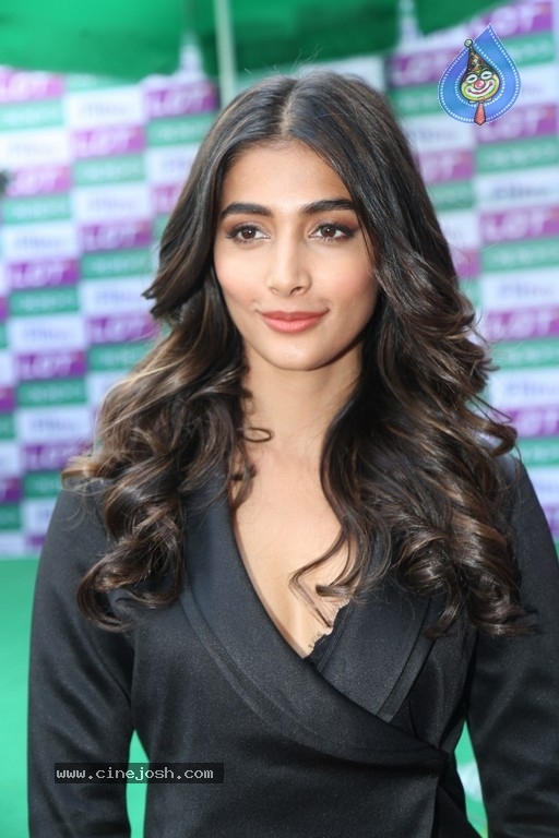 Pooja Hegde Photos - 8 / 21 photos