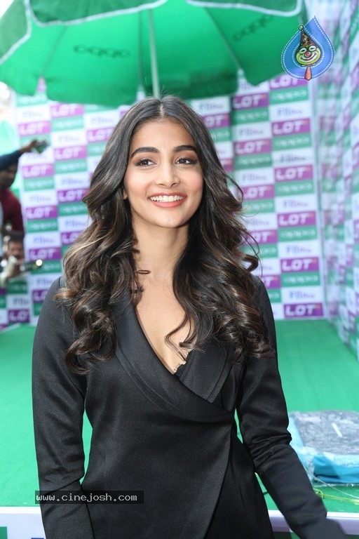 Pooja Hegde Photos - 15 / 21 photos