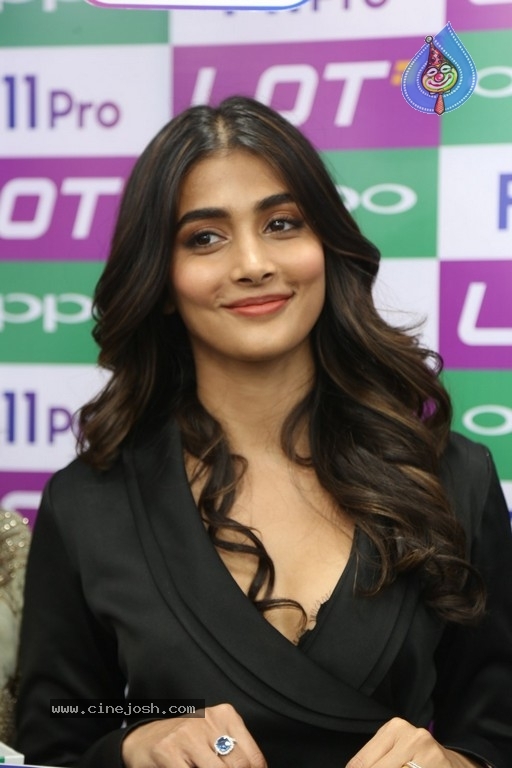 Pooja Hegde Photos - 16 / 21 photos