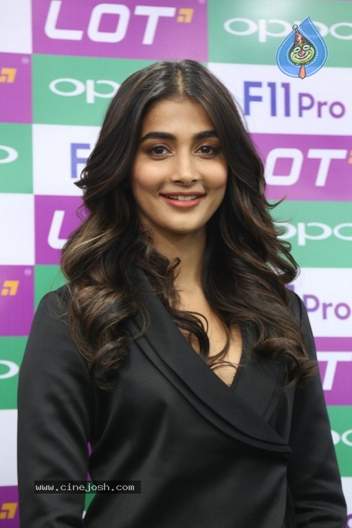 Pooja Hegde Photos - 17 / 21 photos