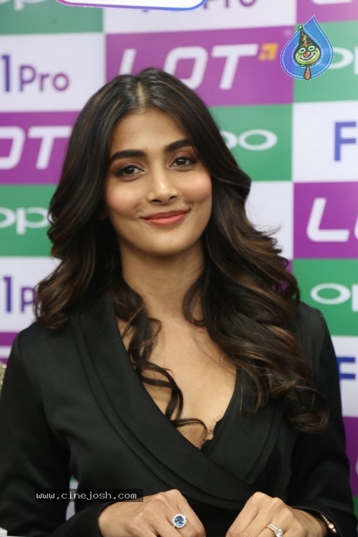 Pooja Hegde Photos - 18 / 21 photos