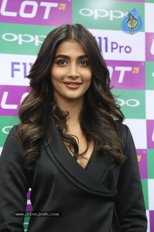 Pooja Hegde Photos - 19 / 21 photos