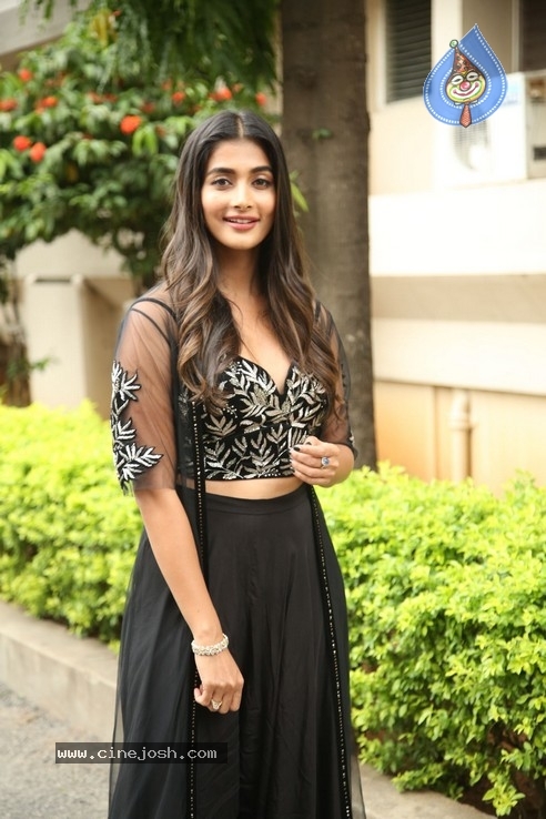 Pooja Hegde Photos - 14 / 21 photos