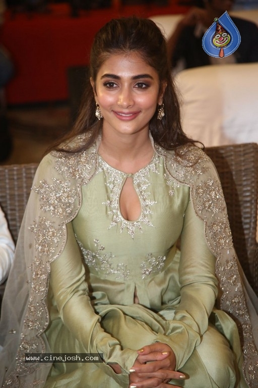 Pooja Hegde Pics - 11 / 21 photos