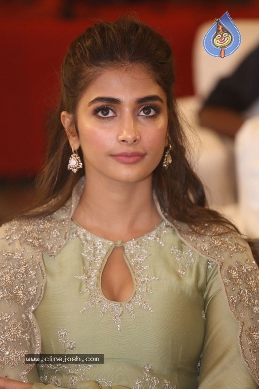 Pooja Hegde Pics - 14 / 21 photos