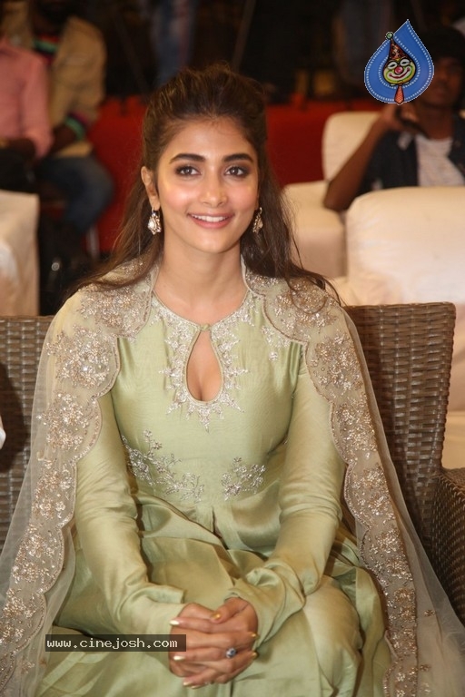 Pooja Hegde Pics - 17 / 21 photos