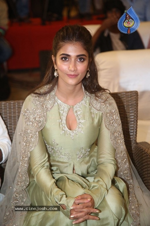 Pooja Hegde Pics - 21 / 21 photos